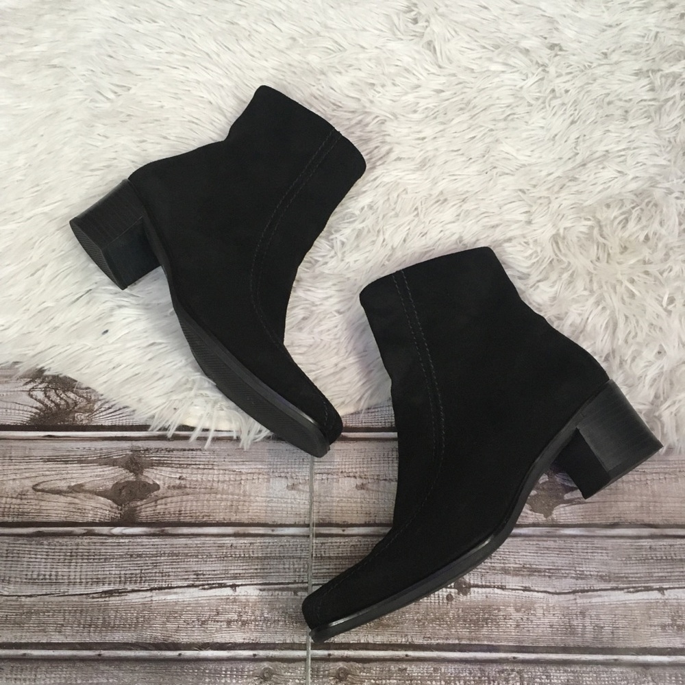 LA CANADIENNE Black Suede Weatherproof Booties 7